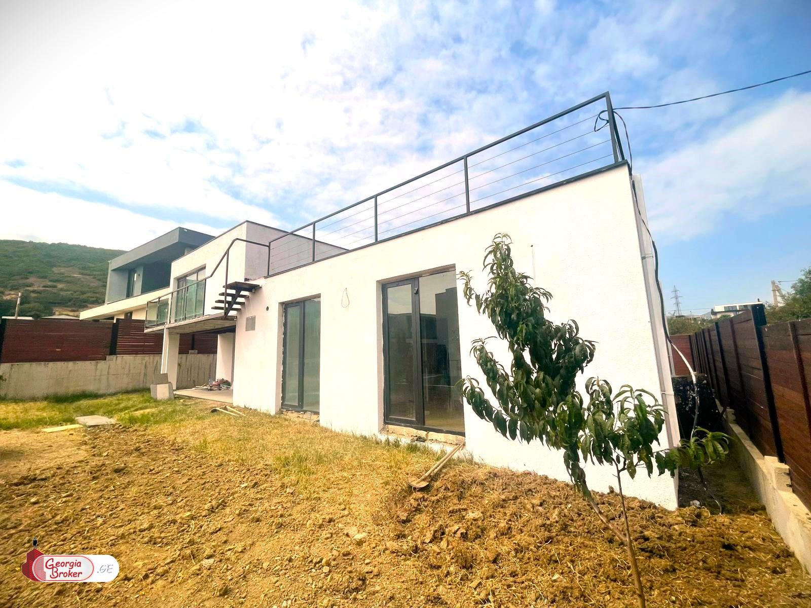 იყიდება ახალი გარემონტებული 5 ოთახიანი სახლი